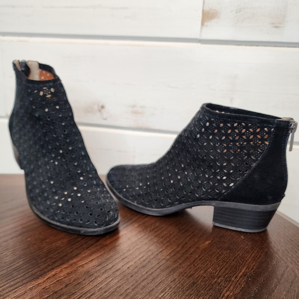 Lucky Brand Black Cutout Ankle Booties 7M